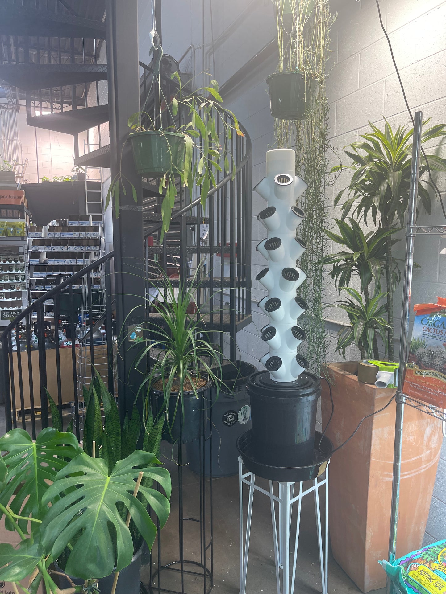 IEVA 3D Printed Modular Hydroponic 5.5ft Tower 40 Pot - 3D Root Labs